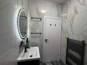 Bright 4-Bed Home Near Cardiff Central & Stadium