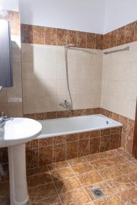 SkyView New Maisonette with private Parking