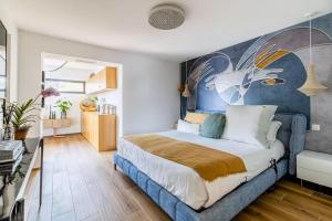 Contemporary Villa With Hillside Views