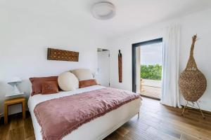 Contemporary Villa With Hillside Views