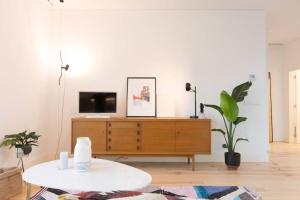 Wave of Light in Lisbon by Innkeeper