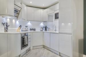 Prince Mews 2BR Apartment l Sleeps 7 l Central