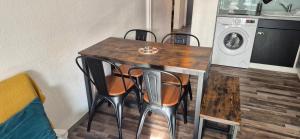 Capri Bali C51, T4 bien équipé, clim, parking petite vue mer