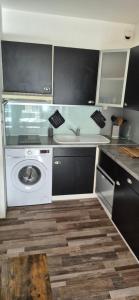 Capri Bali C51, T4 bien équipé, clim, parking petite vue mer