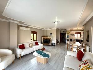 Family Duplex Villa with Garden 150m to Beach