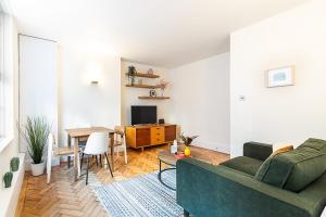 Modern London Bridge Retreat