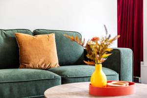 Modern London Bridge Retreat