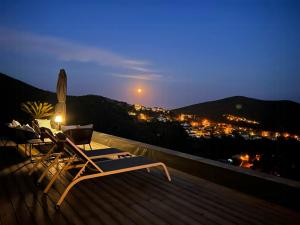Architect-Designed Villa With Pool Near Mountains