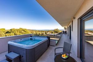 Villa Malena near Medulin for 8 persons with 51 m2 heated pool, wellness & beautiful sea view