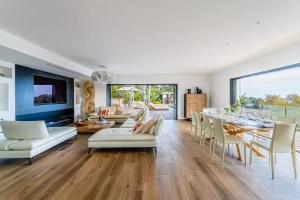 Contemporary Villa With Hillside Views