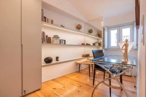 Condessa IV by Innkeeper