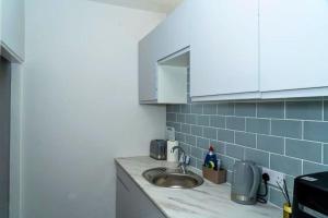 Blackpool Seaside Retreat for 6, Seafront Location, Free Parking & WiFi