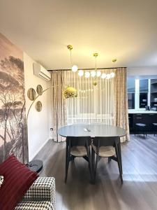 Royal apart on Svobody 6-8 Avenue