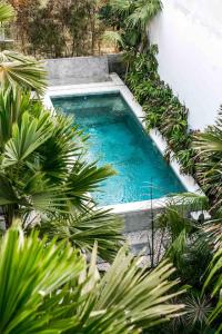 Stroberi - Elegant Rooftop Apartment in Berawa