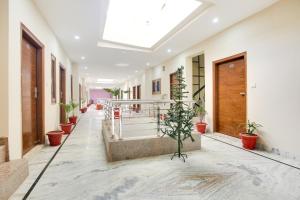 Collection O Hotel RR Eleven