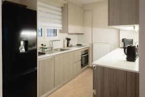 Charming Garden Apartment, steps from metro station