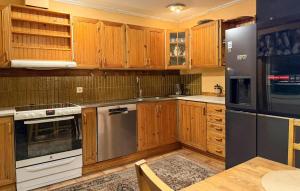 4 Bedroom Pet Friendly Home In Karlstad