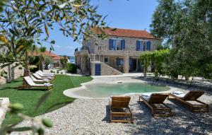 Beautiful Home In Dobropoljana