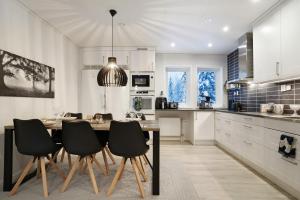 Luxury Lakeside Villa By Lapland Host