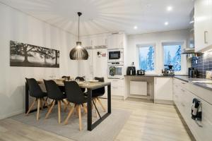 Luxury Lakeside Villa By Lapland Host
