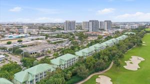 Spacious 1BR Loft Villa - Pool Golf - Doral Downtown