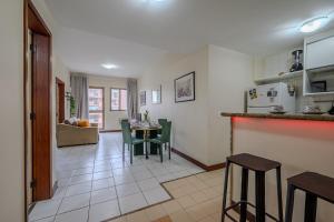 Loft charmoso na Barra com vaga de garagem LC 6900