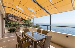 Gorgeous Apartment In Dingac With Lake View