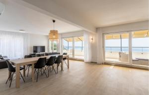 Gorgeous Apartment In Dingac With Lake View