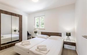 Gorgeous Apartment In Dingac With Lake View