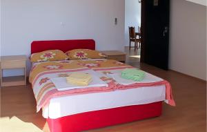 1 Bedroom Gorgeous Apartment In Rogotin-Ploce