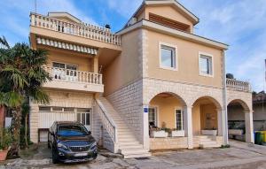 Awesome Apartment In Rogotin-Ploce