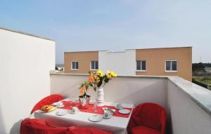 Amazing Apartment In Nin With Swimming Pool