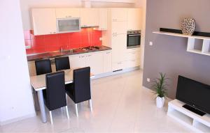 Nice Apartment In Cilipi With Swimming Pool