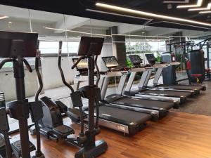 Minimalist 1BR Condo with NETFLIX at AEON TOWERS near Abreeza Mall by Rico