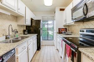 5 Mi to Westchase District: Houston Extended Stay
