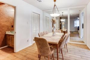 5 Mi to Westchase District: Houston Extended Stay