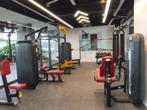 Minimalist 1BR Condo with NETFLIX at AEON TOWERS near Abreeza Mall by Rico