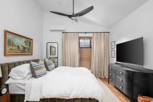 Modern Loft | Parking Included, Walk to Downtown