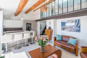 Cozystay 1674 - Gorgeous sea view 3-bedroom duplex