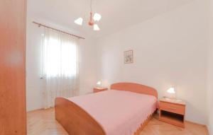 2 Bedroom Cozy Apartment In Pag