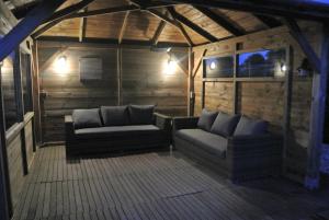 Sfeervolle vakantiewoning met grote tuin vlakbij Veerse Meer en Kamperland