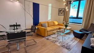 LUMIA Design Apt - Tower View - Garage Included