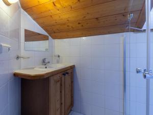 Méribel : Appartement spacieux pour 10 pers, 5 pièces avec piscine et parking - FR-1-411-1006