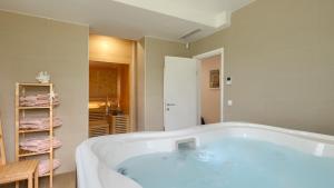 Beautiful Villa Village with tennis court in Tinj