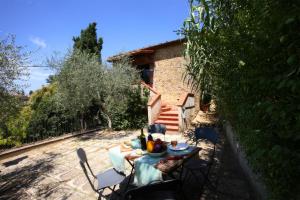 Podere Oliveta - 5 appartamenti con Piscina e Vista