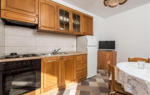 Stunning Apartment In Pag With House Sea View