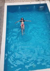 Segundo piso 202, balcón vista piscina Iquitos