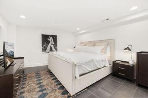 Rock Star On West-IN Entertainment District