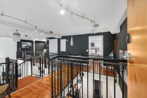 Rock Star On West-IN Entertainment District