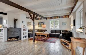 3 Bedroom Beach Front Home In Blåvand